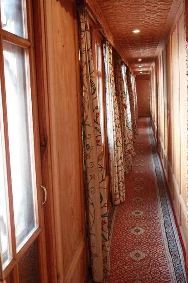 Khilona Luxury Heritage Houseboats Srīnagar Екстериор снимка