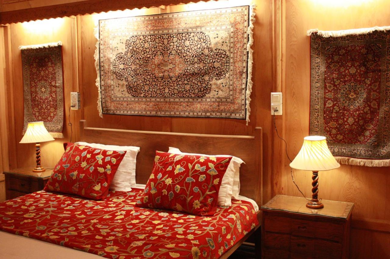 Khilona Luxury Heritage Houseboats Srīnagar Екстериор снимка