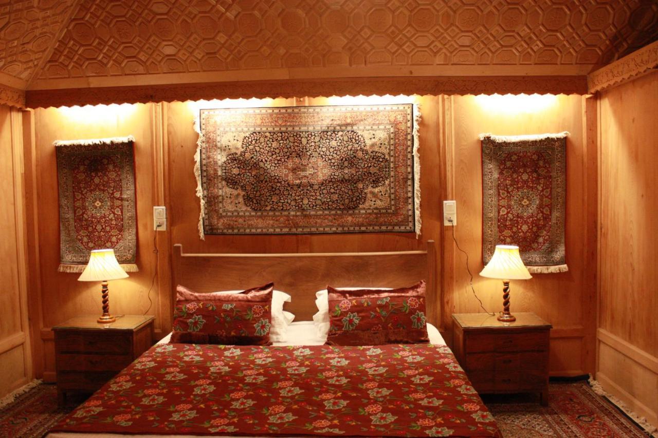Khilona Luxury Heritage Houseboats Srīnagar Екстериор снимка