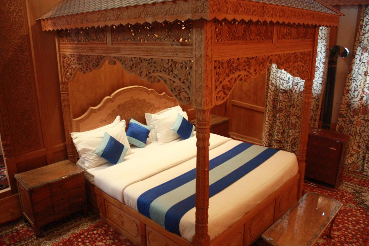 Khilona Luxury Heritage Houseboats Srīnagar Екстериор снимка