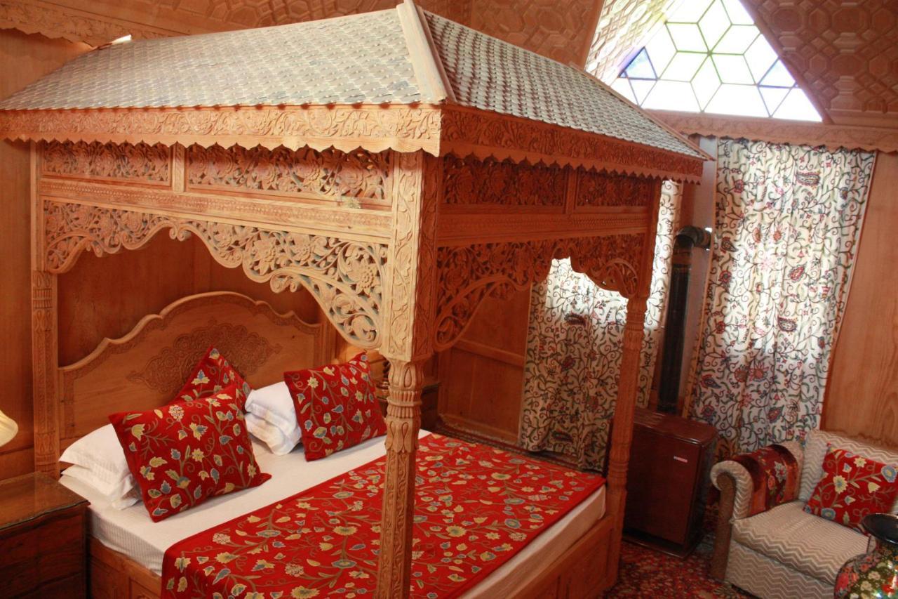 Khilona Luxury Heritage Houseboats Srīnagar Екстериор снимка