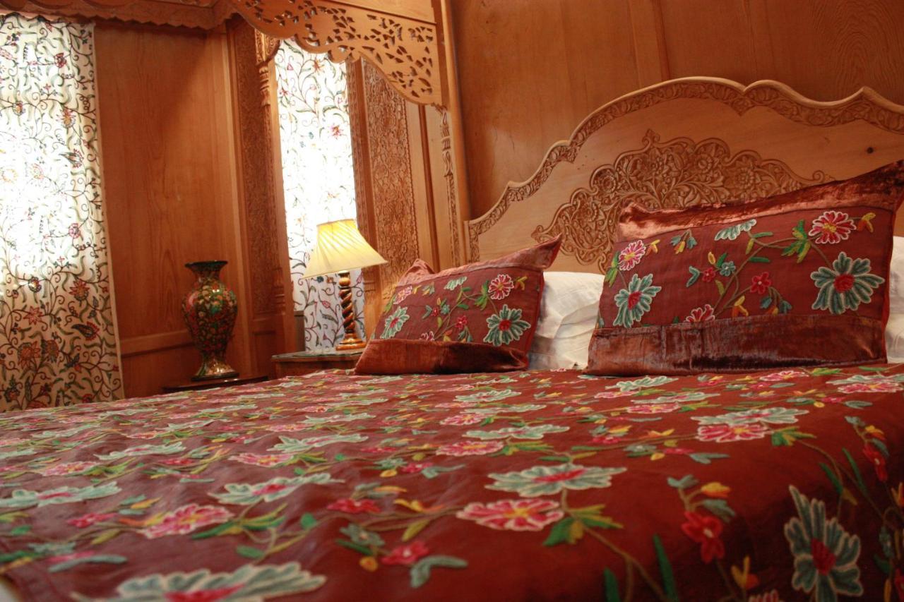 Khilona Luxury Heritage Houseboats Srīnagar Екстериор снимка