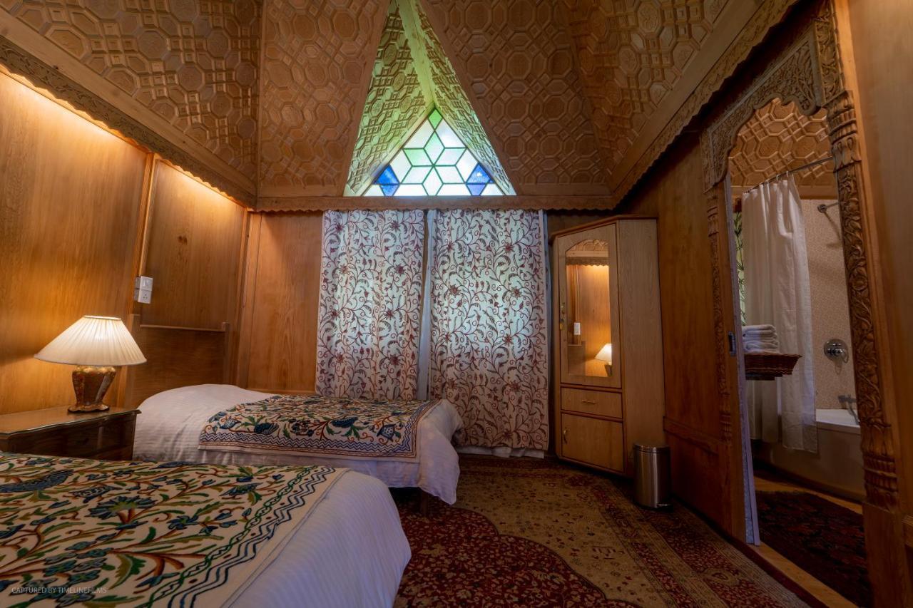 Khilona Luxury Heritage Houseboats Srīnagar Екстериор снимка