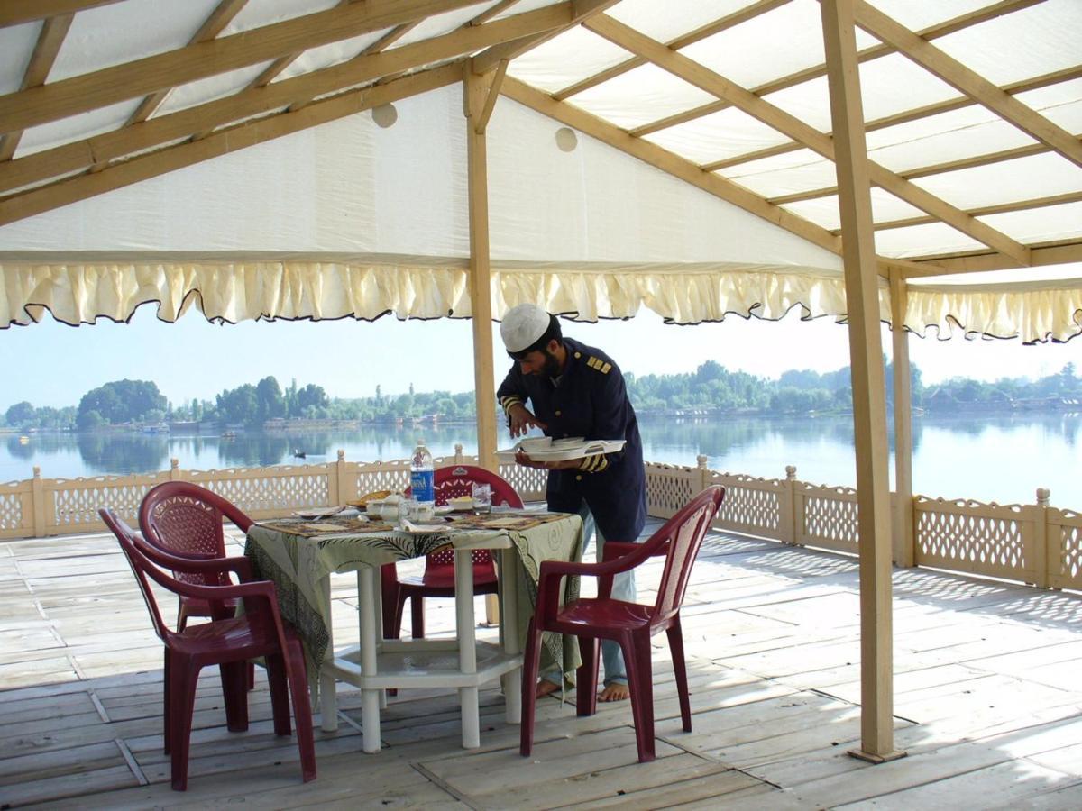 Khilona Luxury Heritage Houseboats Srīnagar Екстериор снимка