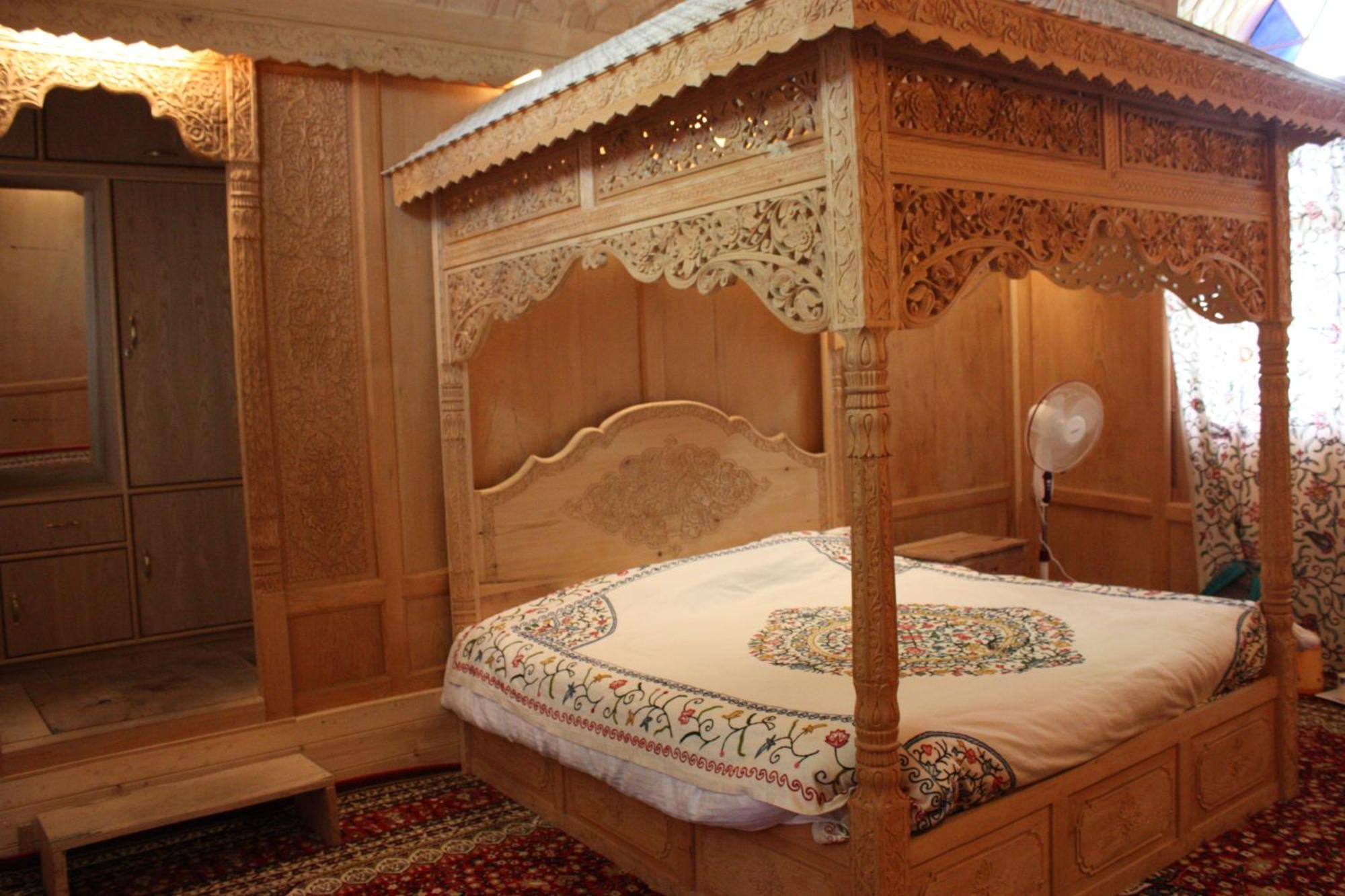 Khilona Luxury Heritage Houseboats Srīnagar Екстериор снимка